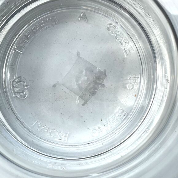 CROWN ROYAL floating crown on pillow 3D Hologram Rocks whiskey Glass set of 2 - Picture 11 of 16